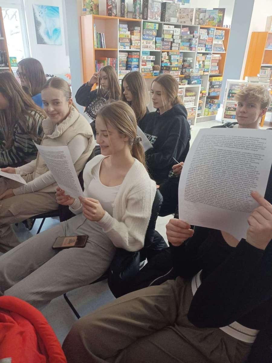 Klasa 2JW w Miejskiej i Powiatowej Bibliotece Publicznej – ZSO nr 1 w ...