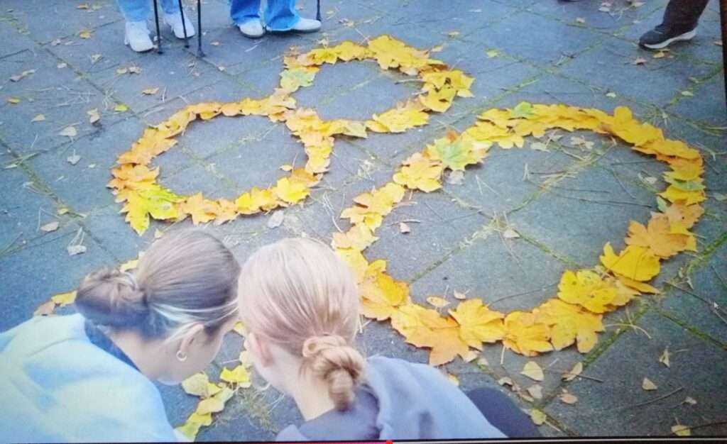 Jesienny marsz z kijami