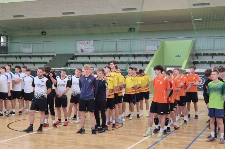 Halowa piłka nożna